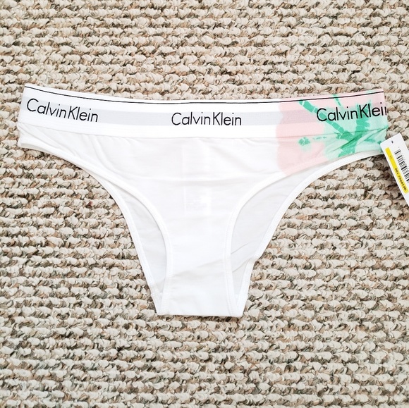 Calvin Klein Racerback Bra & Tanga - Picture 4 of 8